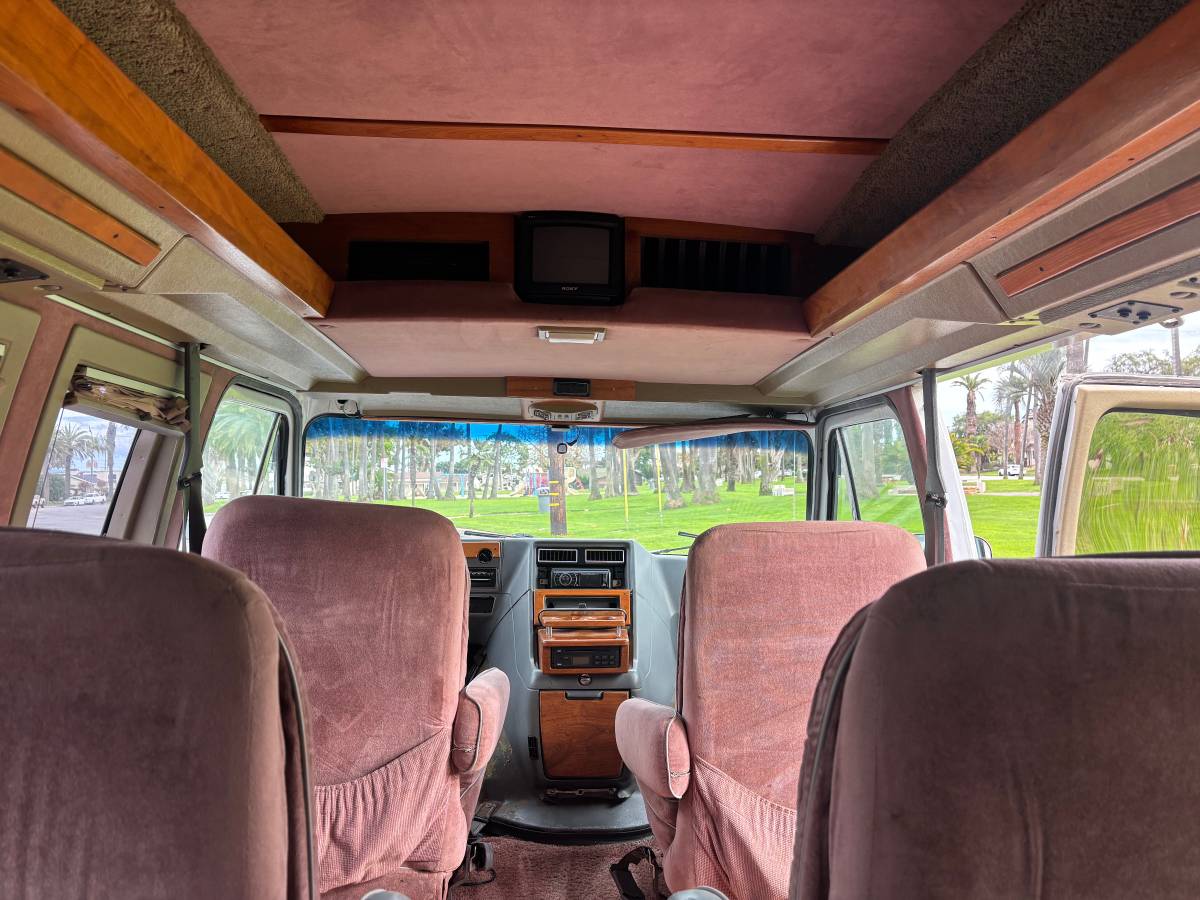 Chevrolet-g20-1989-white-7