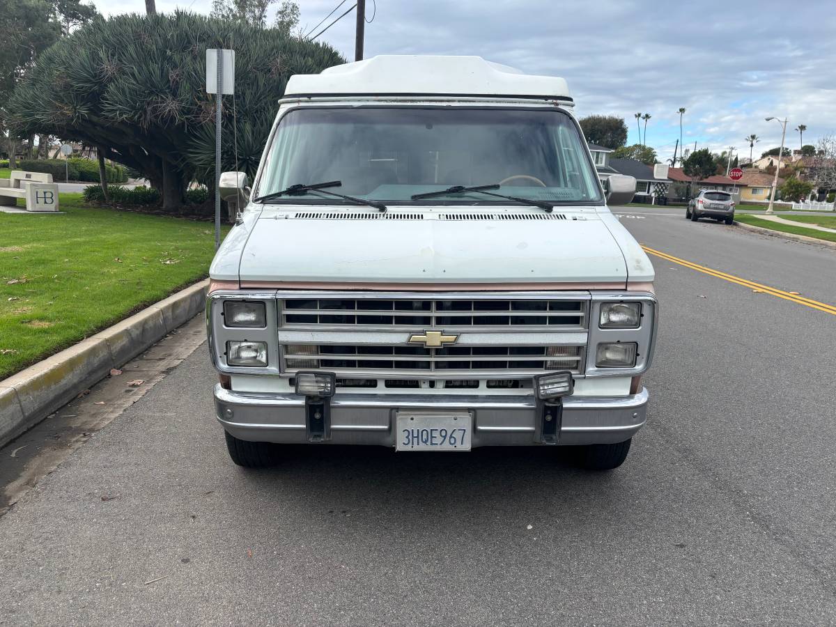 Chevrolet-g20-1989-white