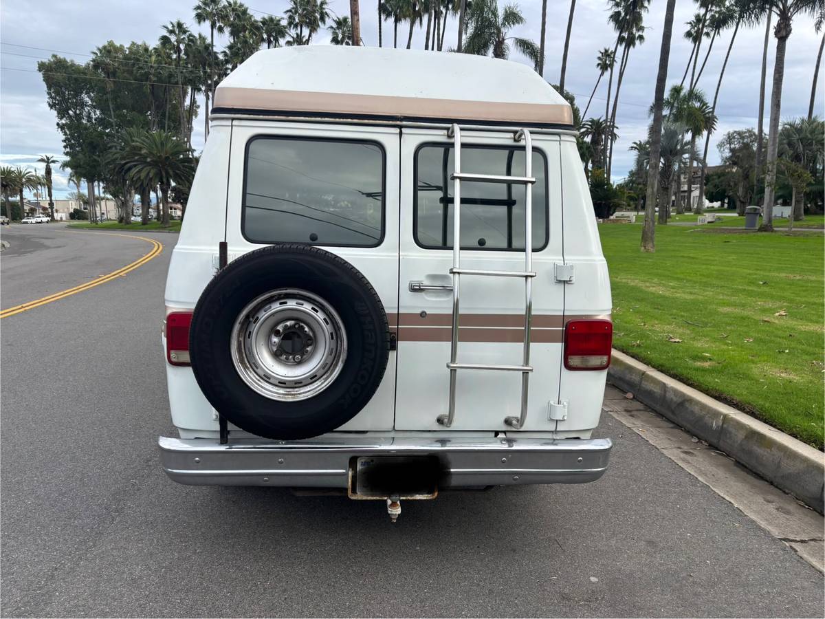 Chevrolet-g20-1990-white-7