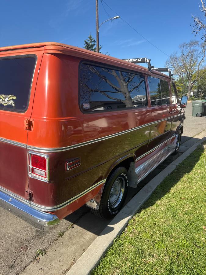 Chevrolet-g20-van-1977-3