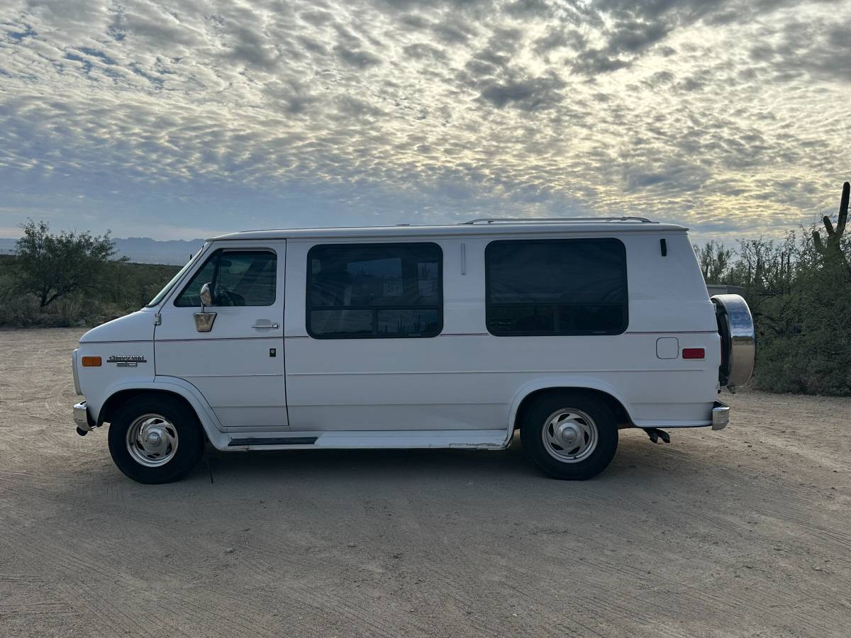 Chevrolet-g20-van-1993-white-10