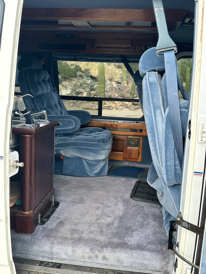 Chevrolet-g20-van-1993-white-11