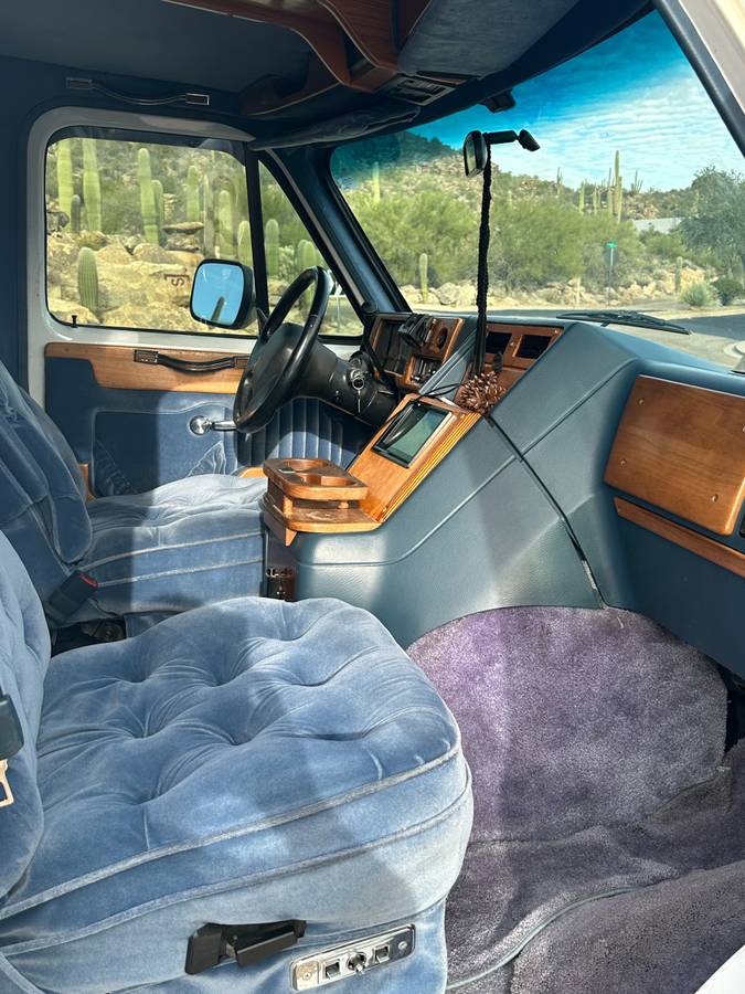 Chevrolet-g20-van-1993-white-2