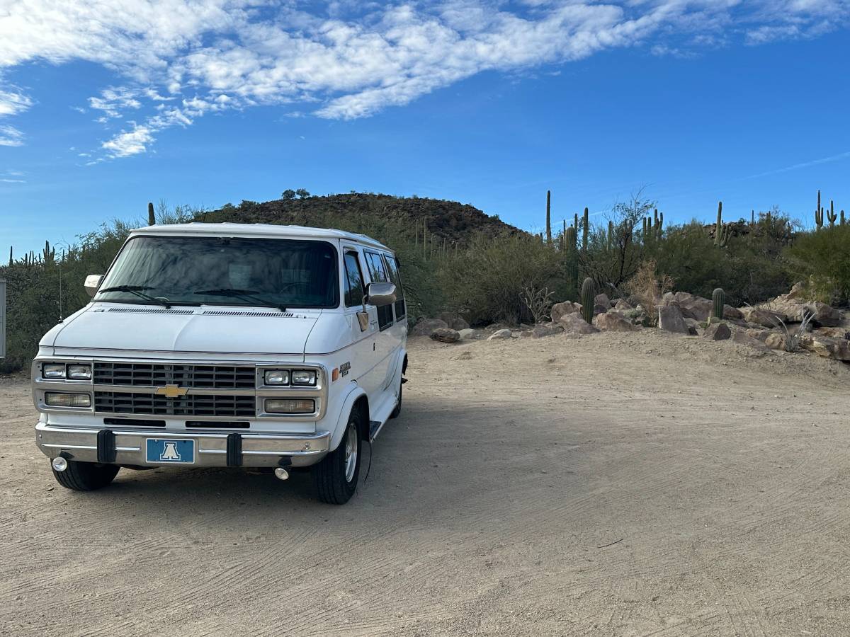 Chevrolet-g20-van-1993-white-5