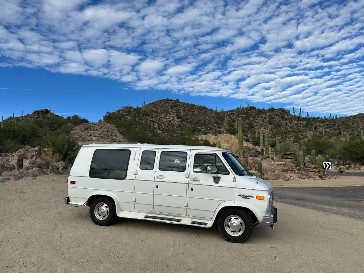 Chevrolet-g20-van-1993-white