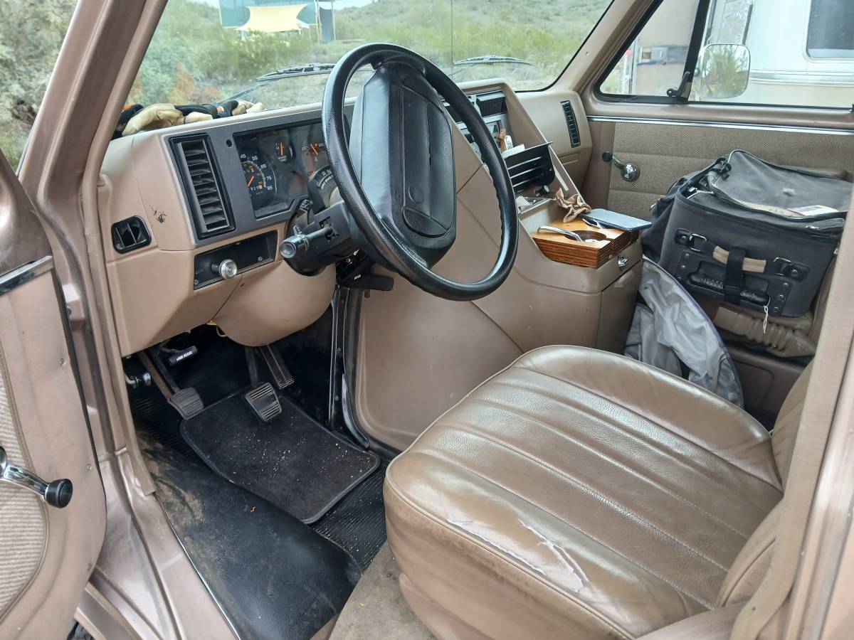 Chevrolet-g20-van-1995-brown-3