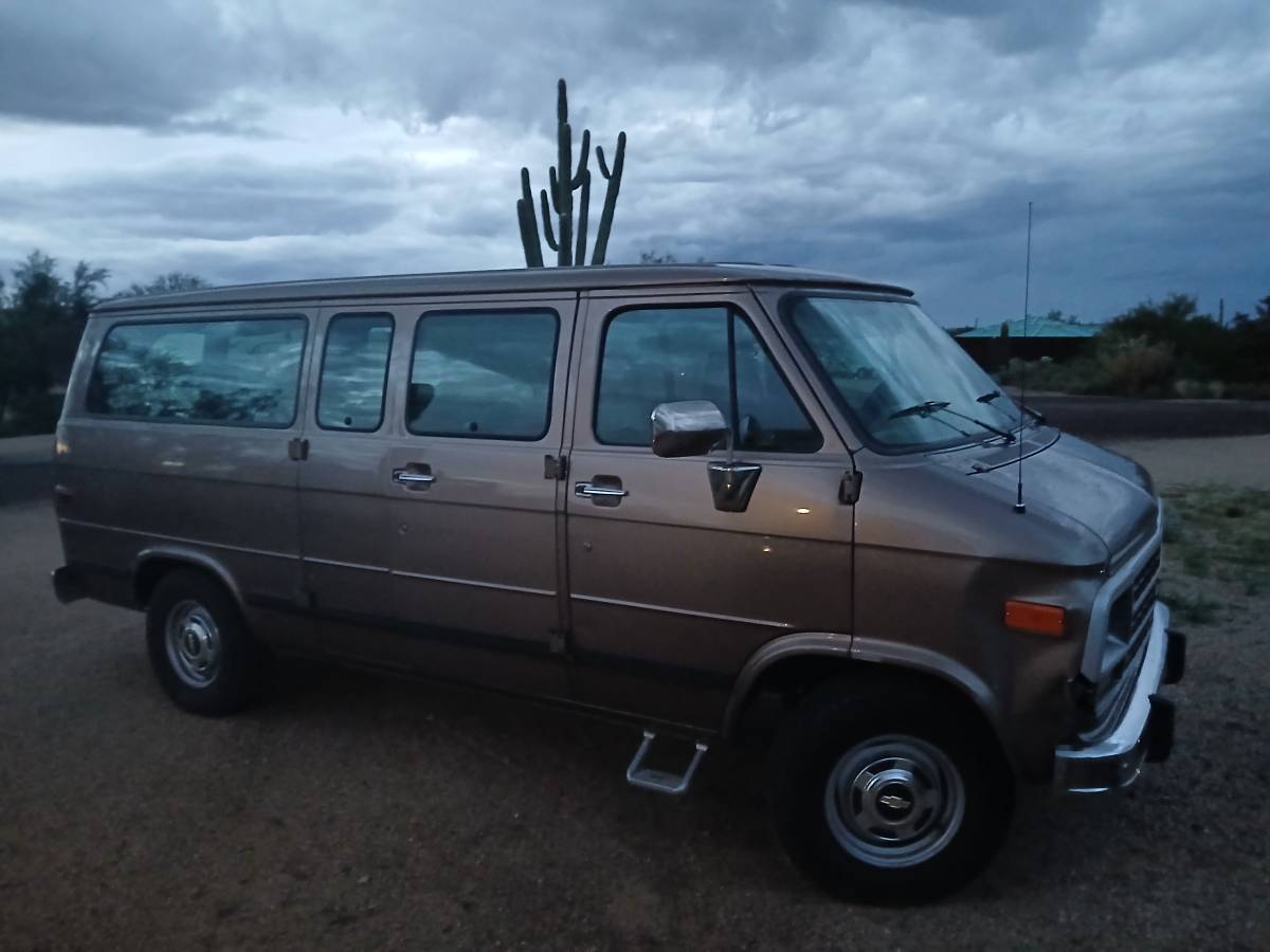 Chevrolet-g20-van-1995-brown-4