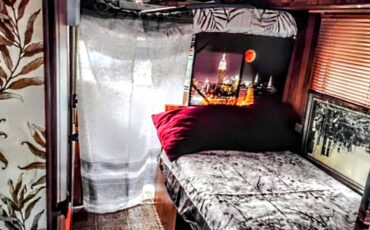 Chevrolet-g30-1980-white-2