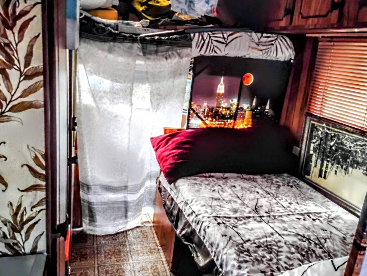 Chevrolet-g30-1980-white-2