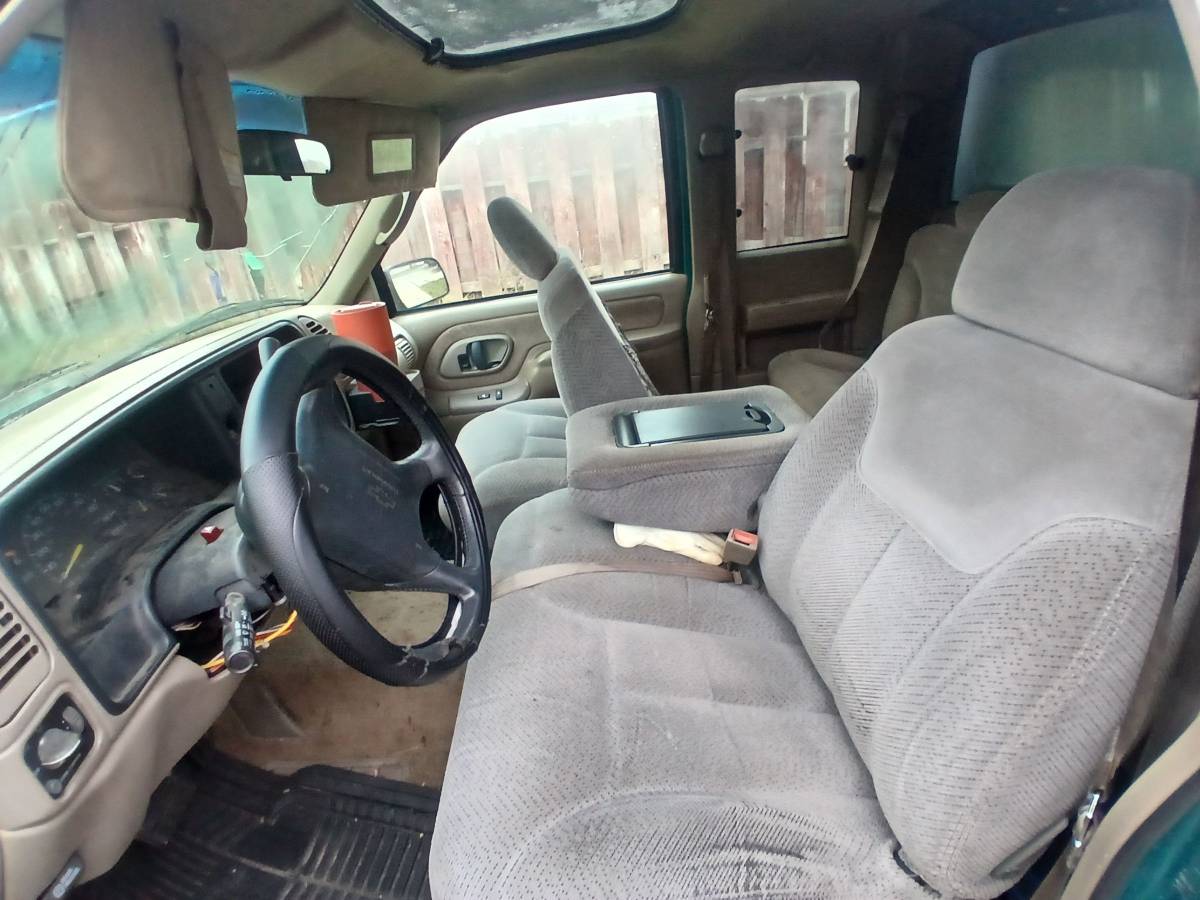 Chevrolet-gmt-400-12-ton-nominal-1996-green-3