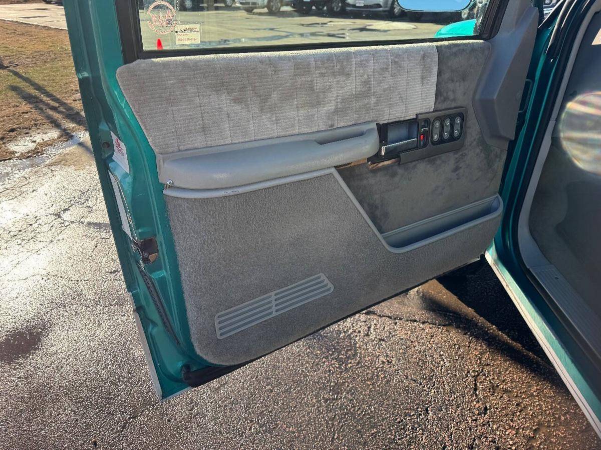 Chevrolet-gmt-400-1993-green-19