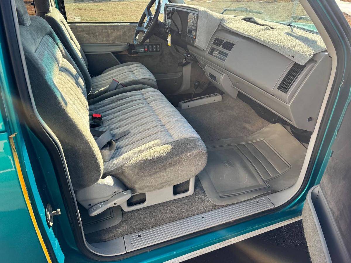 Chevrolet-gmt-400-1993-green-23