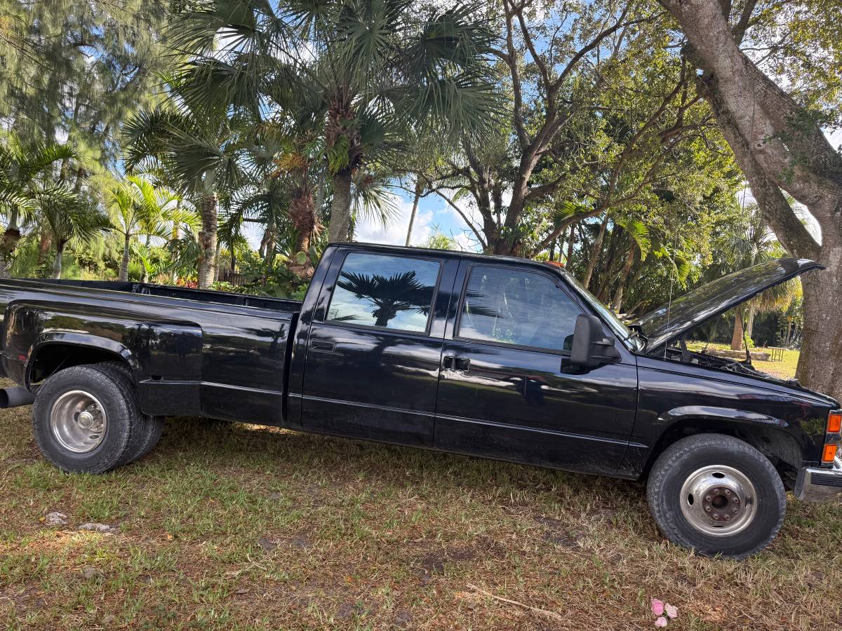 Chevrolet-gmt-400-diesel-1993-black