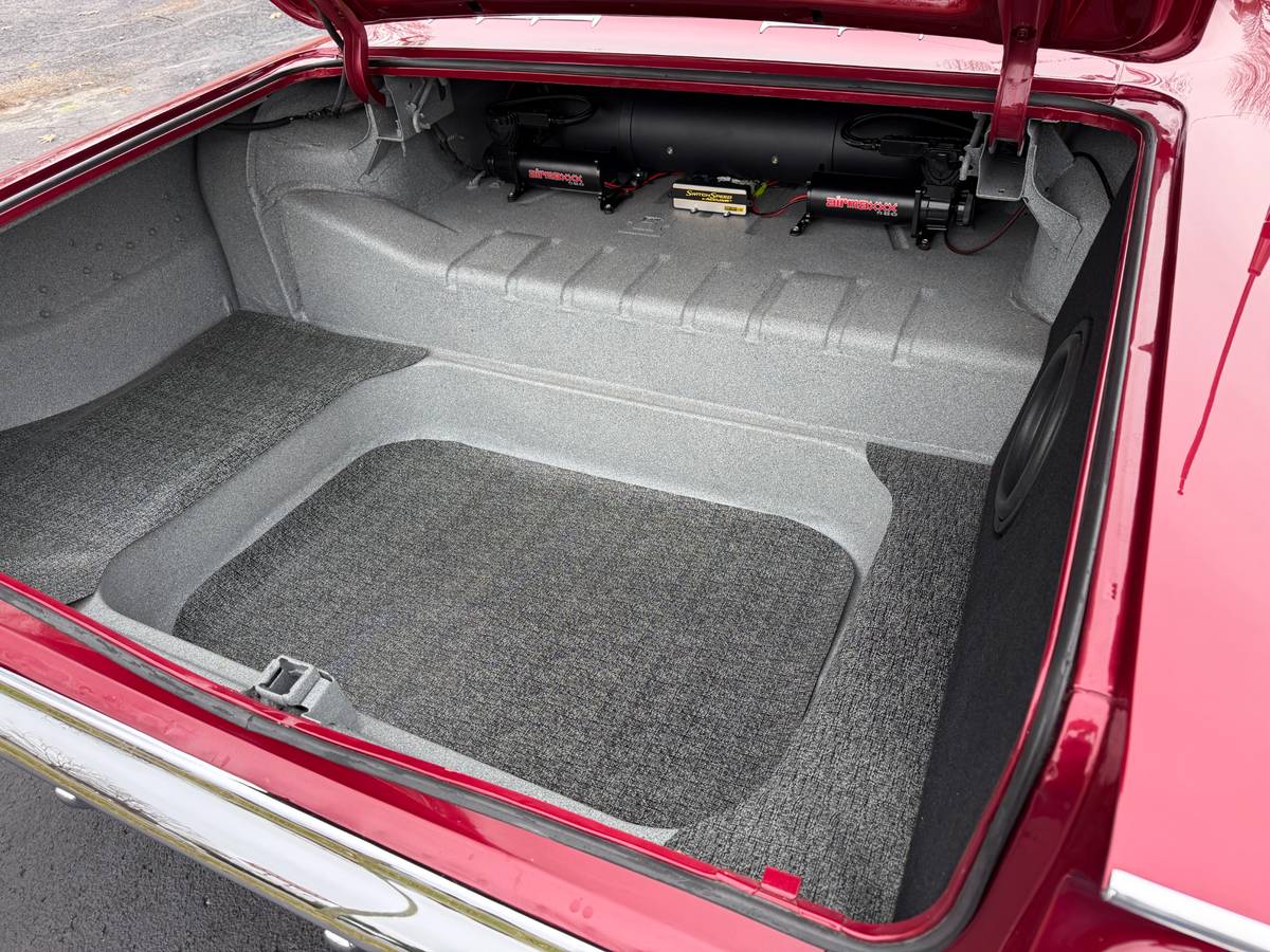 Chevrolet-impala-1961-custom-25