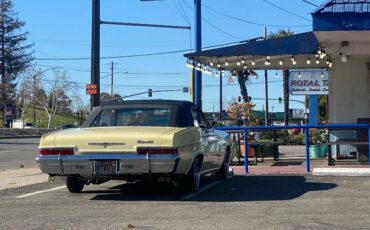 Chevrolet-impala-1966-yellow-1