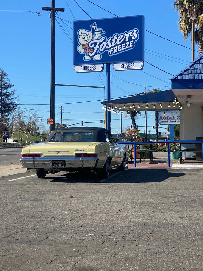 Chevrolet-impala-1966-yellow-1