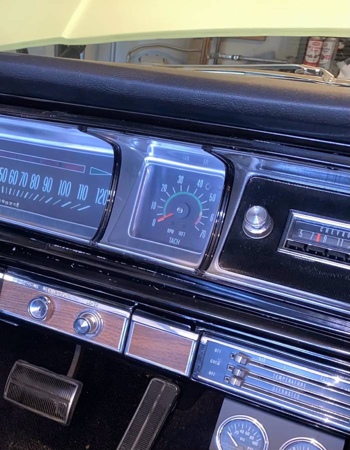 Chevrolet-impala-1966-yellow-7