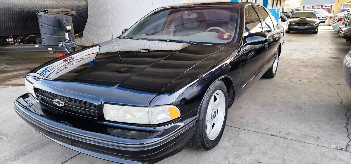Chevrolet-impala-ss-1996-black-14