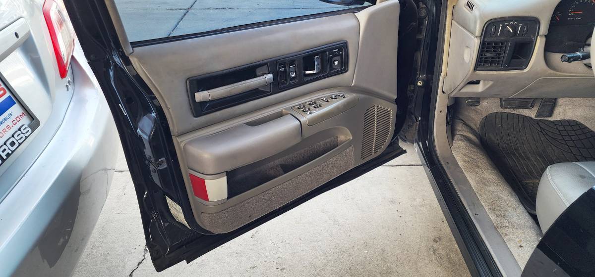 Chevrolet-impala-ss-1996-black-5