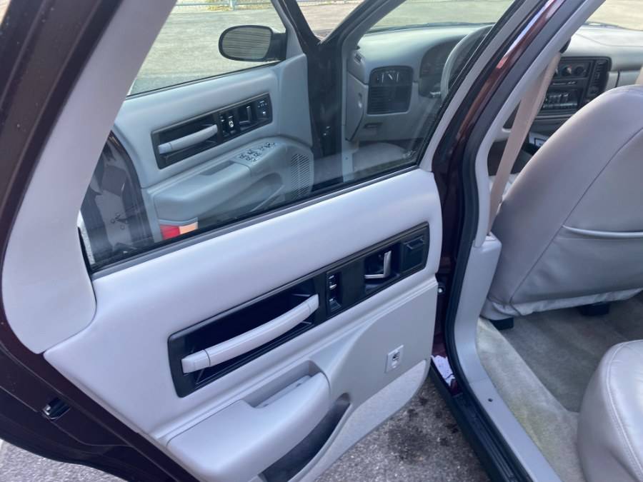 Chevrolet-impala-ss-1996-red-14