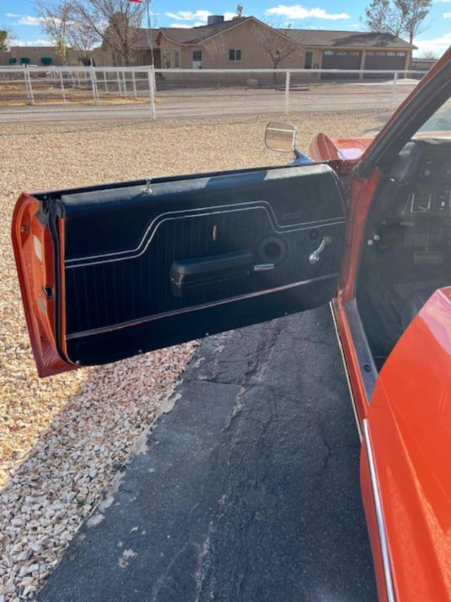 Chevrolet-malibu-1972-orange-17