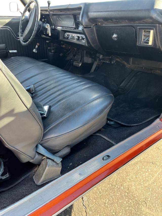 Chevrolet-malibu-1972-orange-8