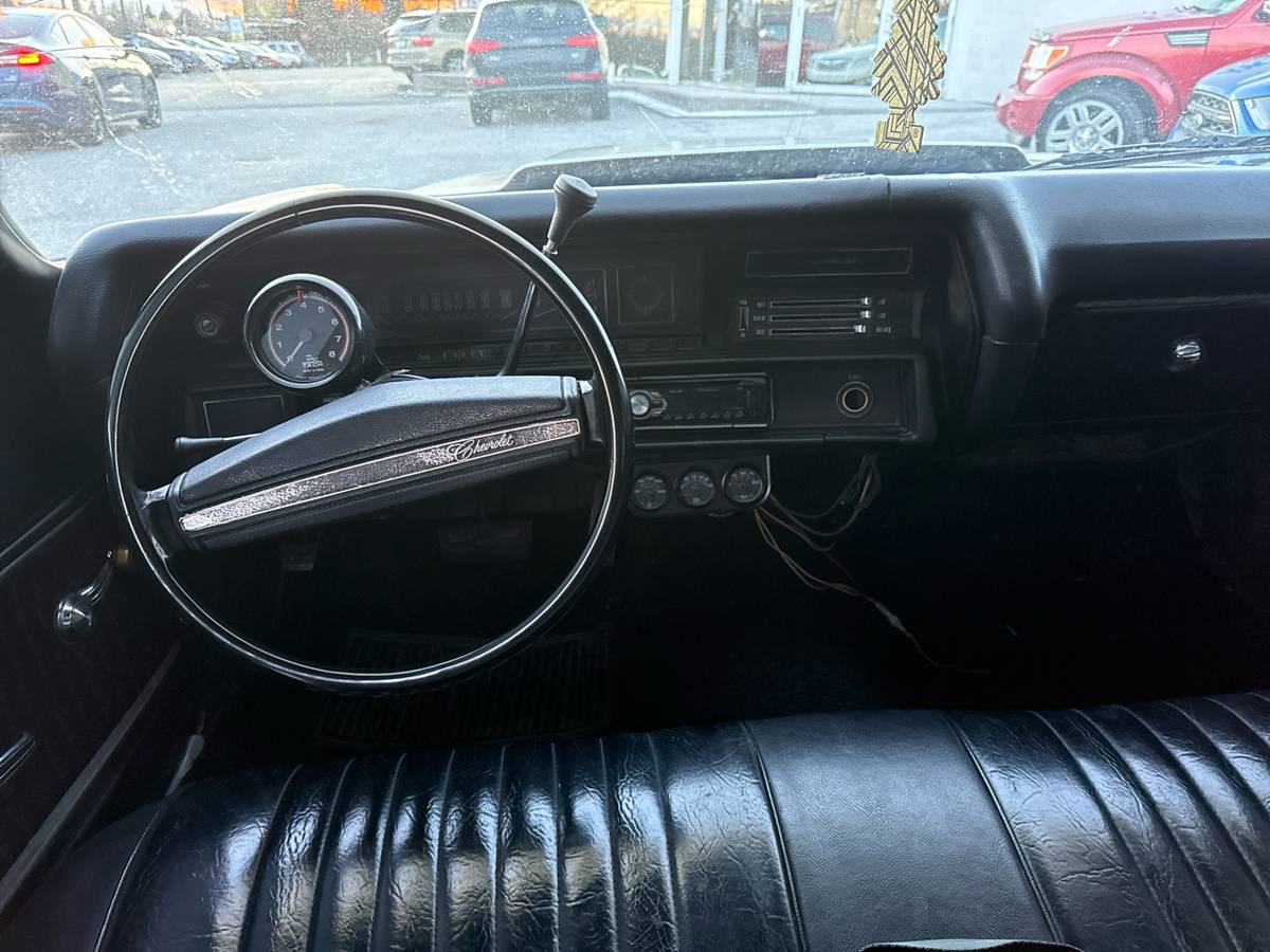 Chevrolet-malibu-wagon-1972-black-11