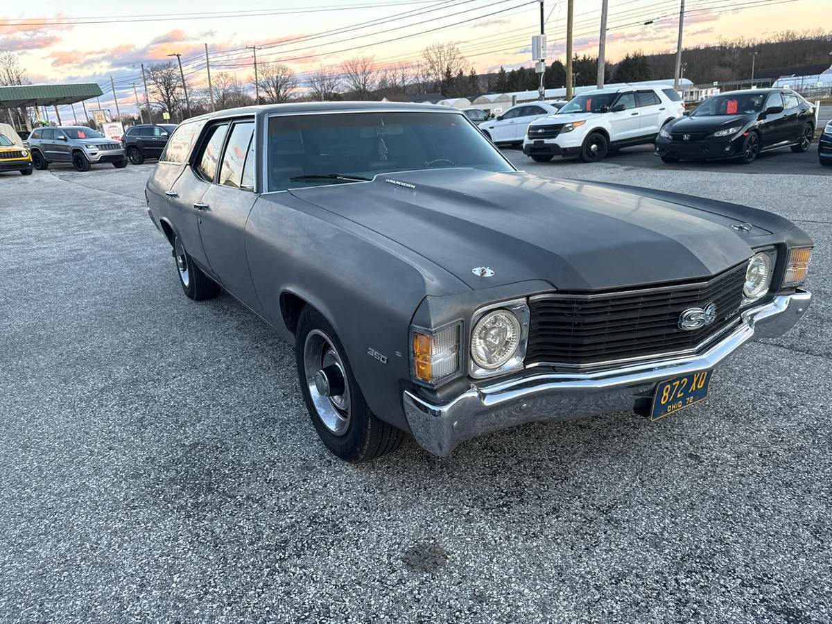Chevrolet-malibu-wagon-1972-black-2