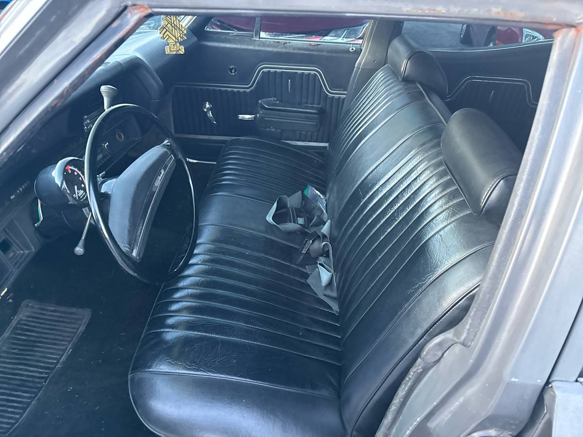 Chevrolet-malibu-wagon-1972-black-8