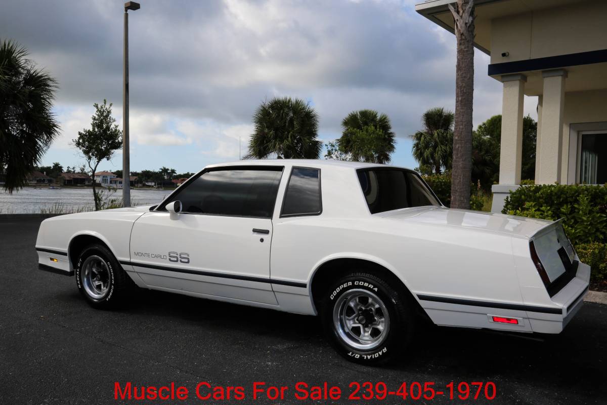 Chevrolet-monte-carlo-ss-1984-white-2