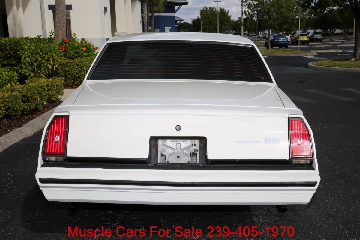 Chevrolet-monte-carlo-ss-1984-white-8