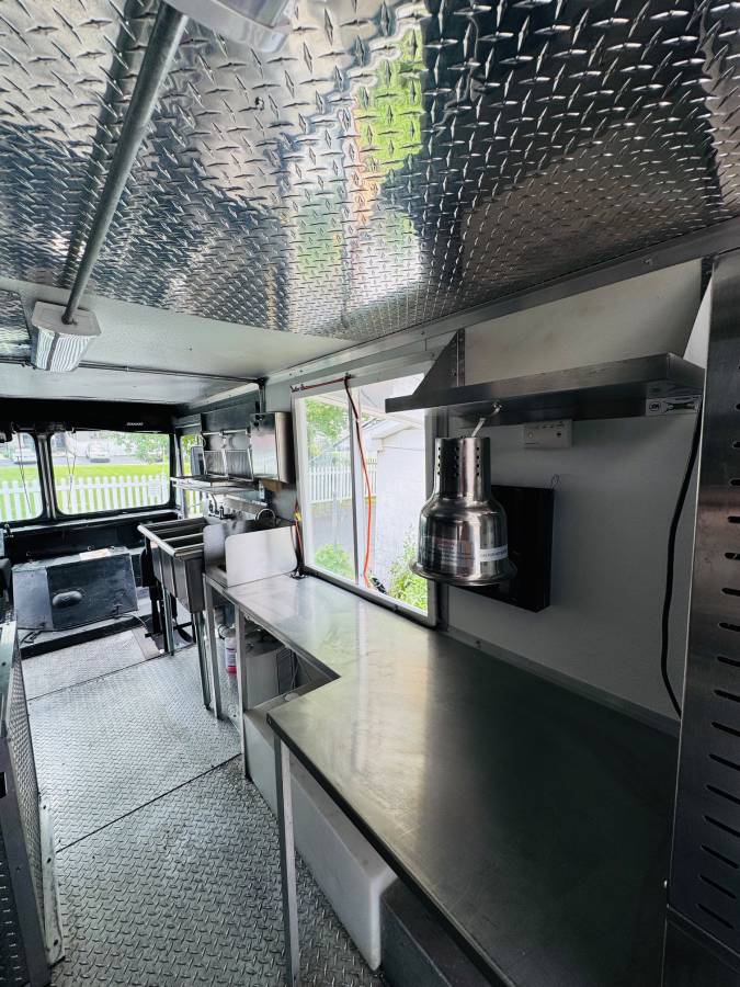 Chevrolet-p30-1979-11