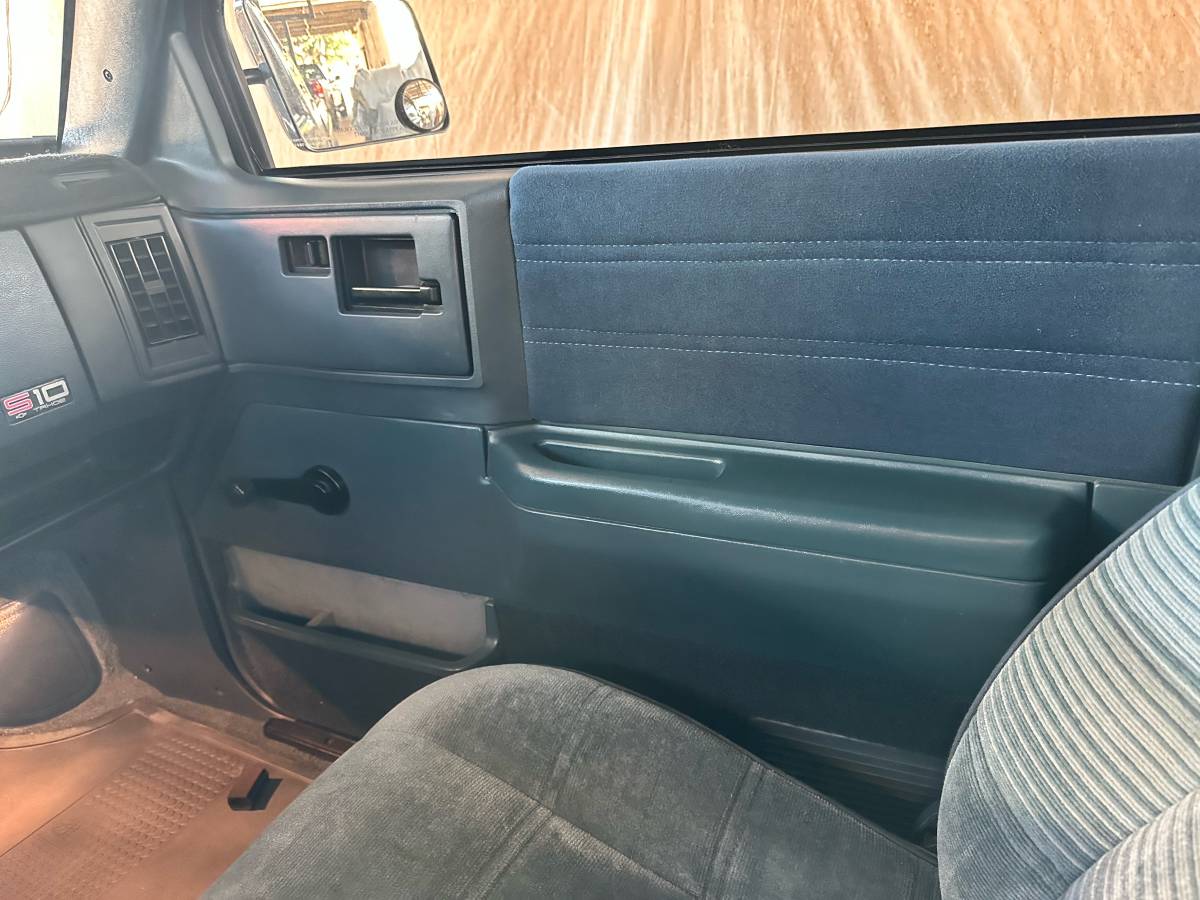 Chevrolet-s-10-tahoe-pick-up-1993-blue-1