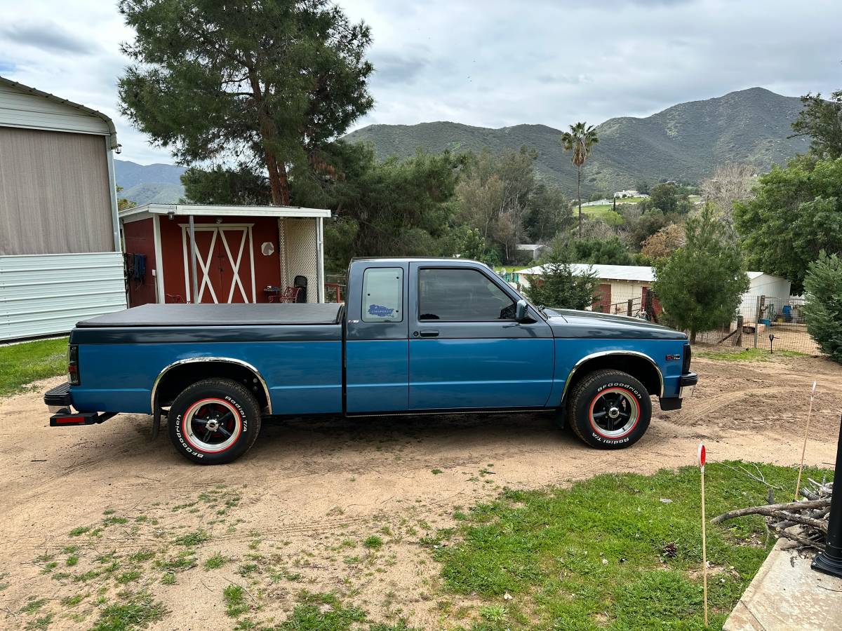 Chevrolet-s-10-tahoe-pick-up-1993-blue-17