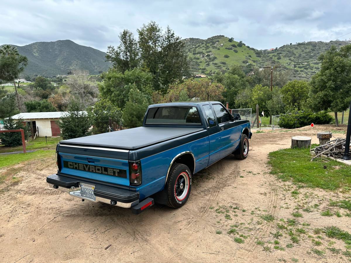 Chevrolet-s-10-tahoe-pick-up-1993-blue-23