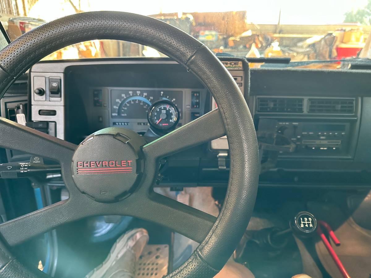 Chevrolet-s-10-tahoe-pick-up-1993-blue-9