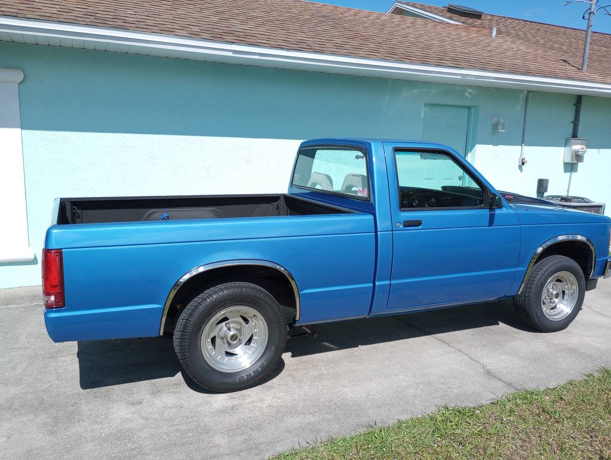 Chevrolet-s10-pickup-1985-blue-1