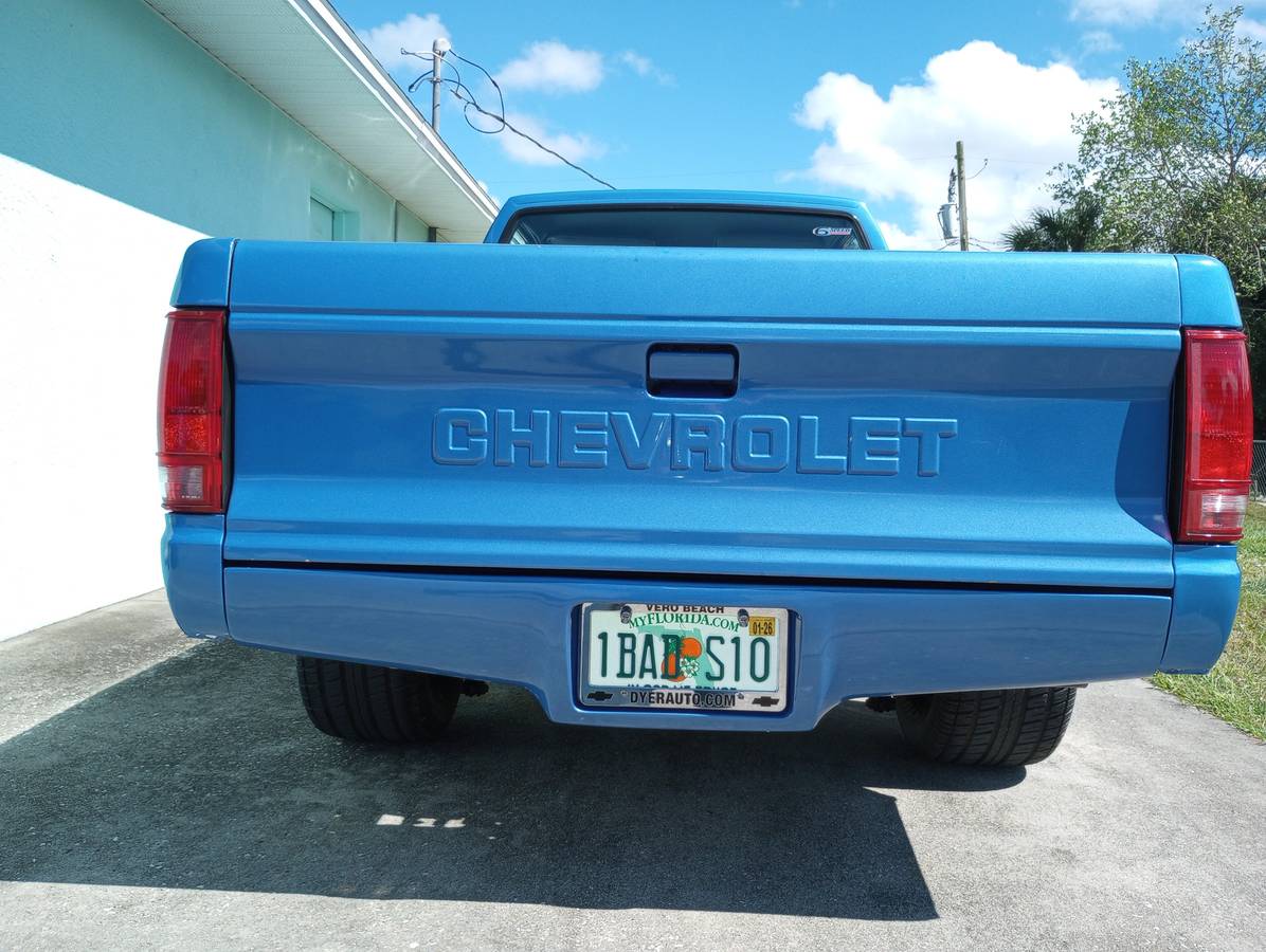 Chevrolet-s10-pickup-1985-blue-7