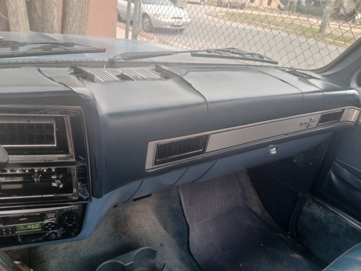 Chevrolet-silverado-1500-1984-10