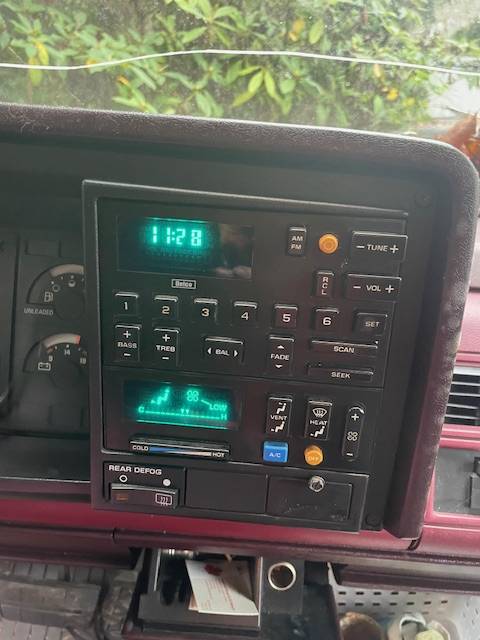 Chevrolet-silverado-1500-1988-silver-11