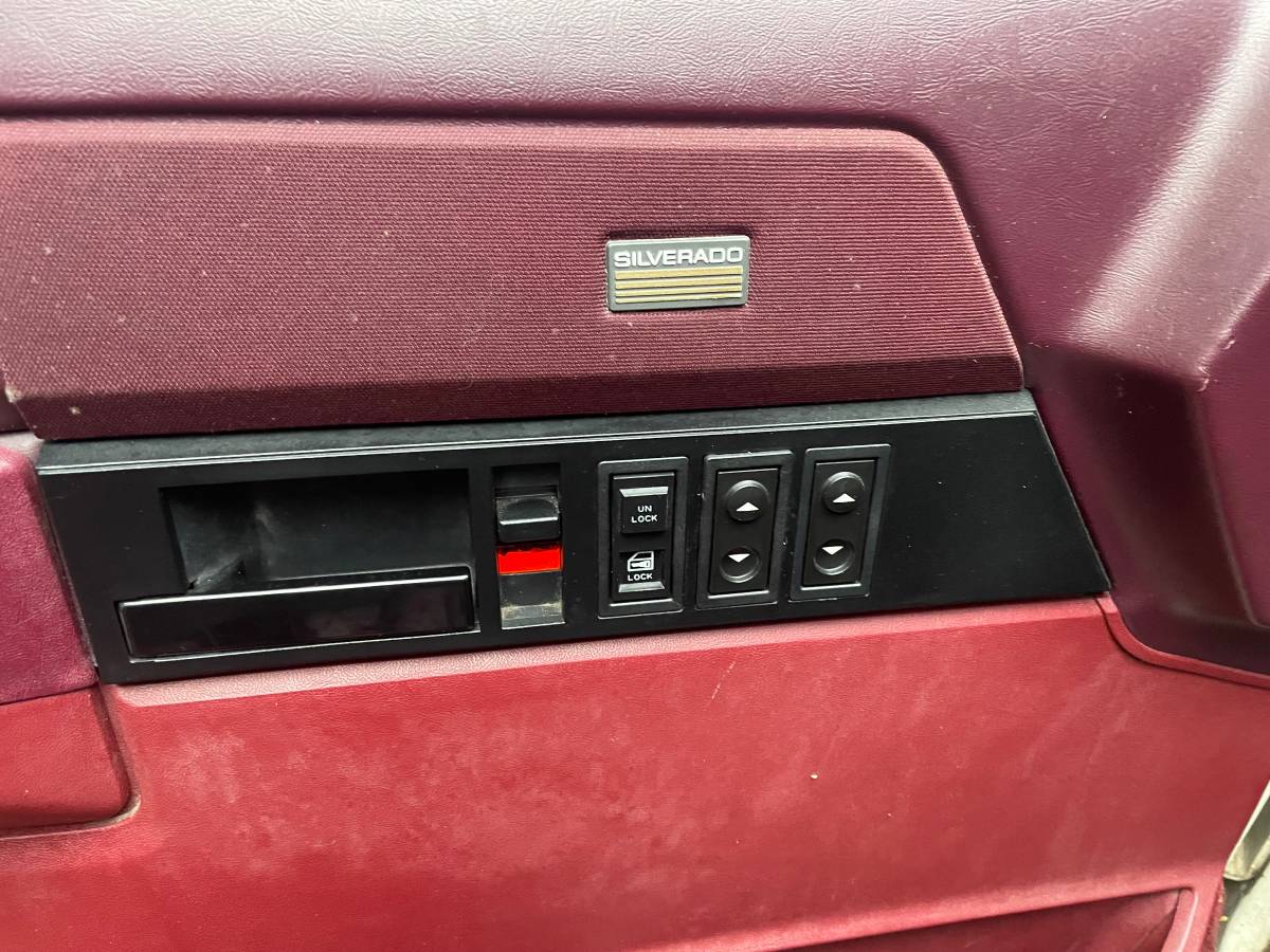 Chevrolet-silverado-1500-1988-silver-6