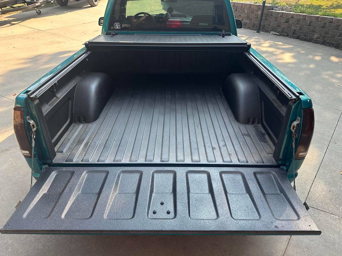 Chevrolet-silverado-1500-1994-grey-4