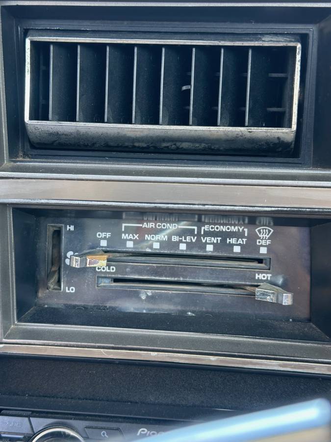 Chevrolet-silverado-1985-white-11