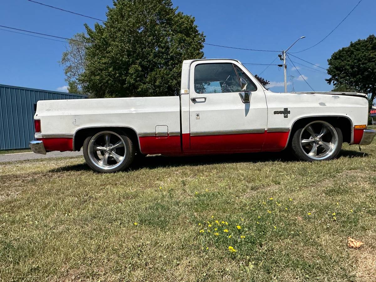 Chevrolet-silverado-1985-white-22