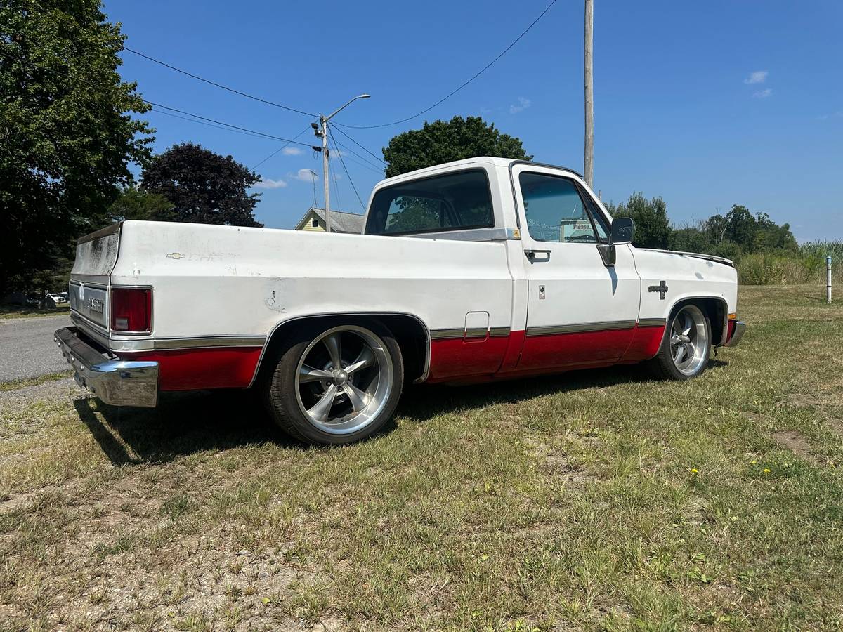 Chevrolet-silverado-1985-white-24