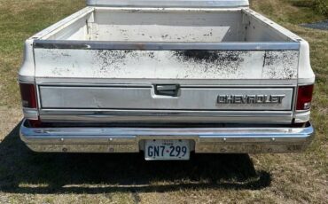 Chevrolet-silverado-1985-white-32