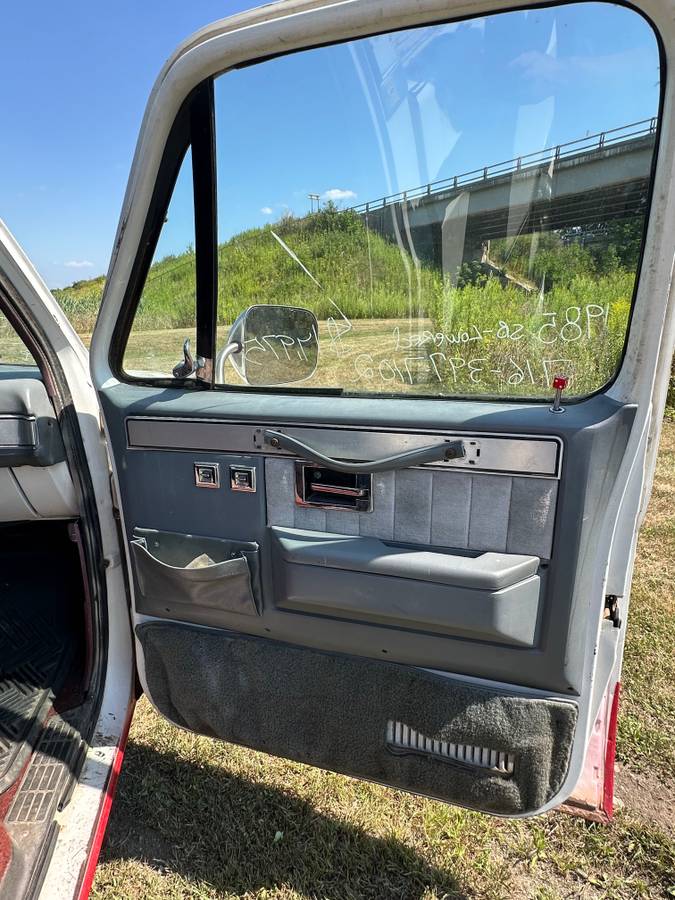 Chevrolet-silverado-1985-white-38