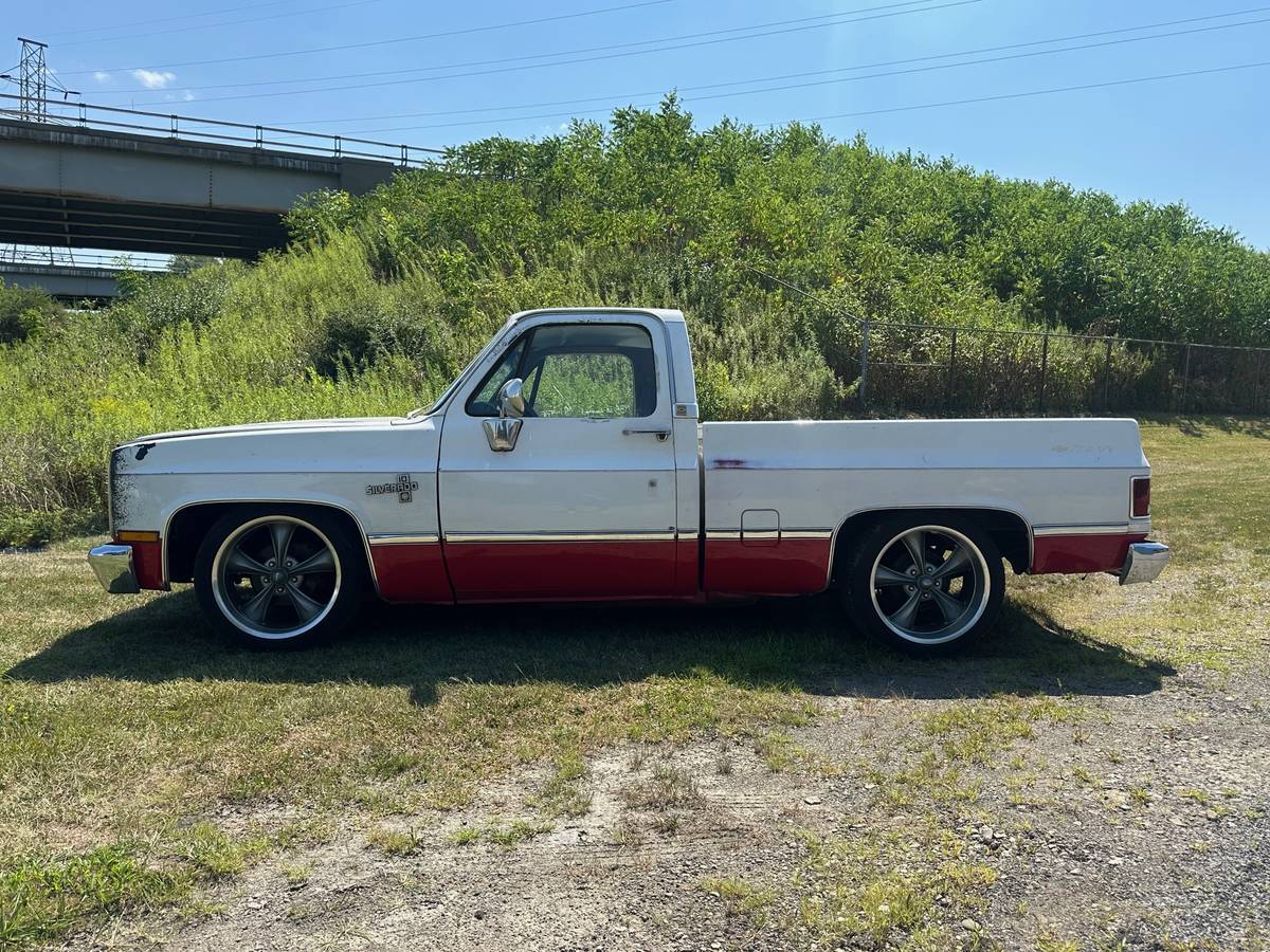 Chevrolet-silverado-1985-white-4