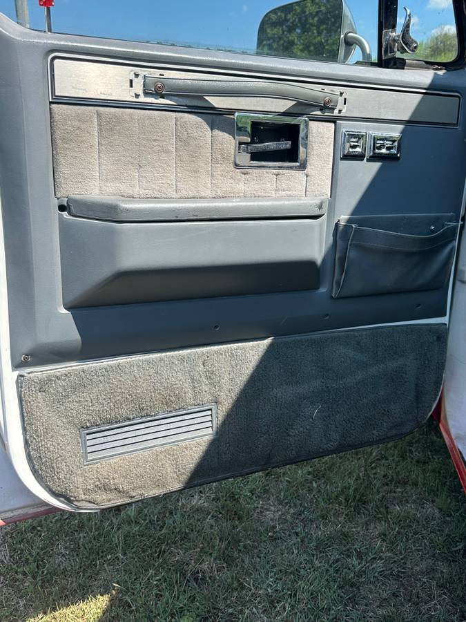 Chevrolet-silverado-1985-white-42