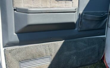 Chevrolet-silverado-1985-white-56